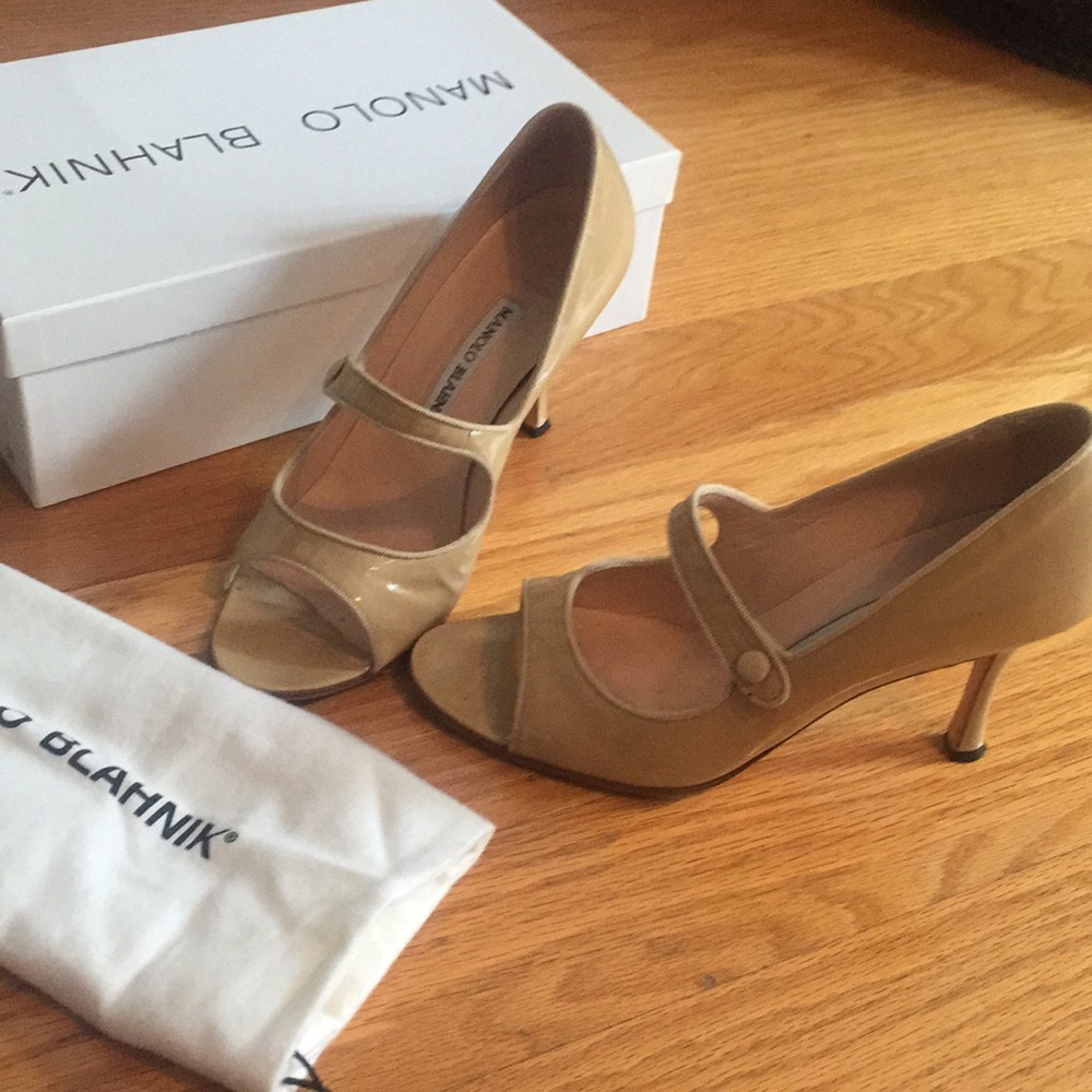 Manolo Blahnik Camel Patent Leather Heels 38